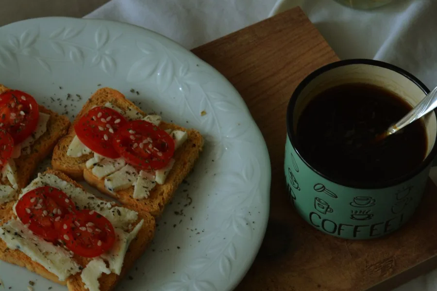 Zdjęcie poglądowe: Jajka w pomidorach na tostach